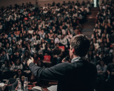 Para seguir pensando la política… La construcción del discurso Político